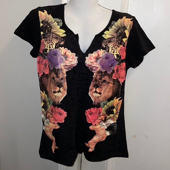Pepe Jeans Tops - Pepe Jeans Tiger V- Neck Shirt XL